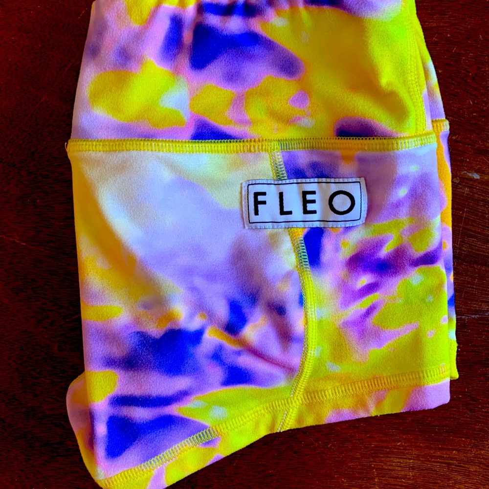 Fleo - LRC - size small 💜☀️
